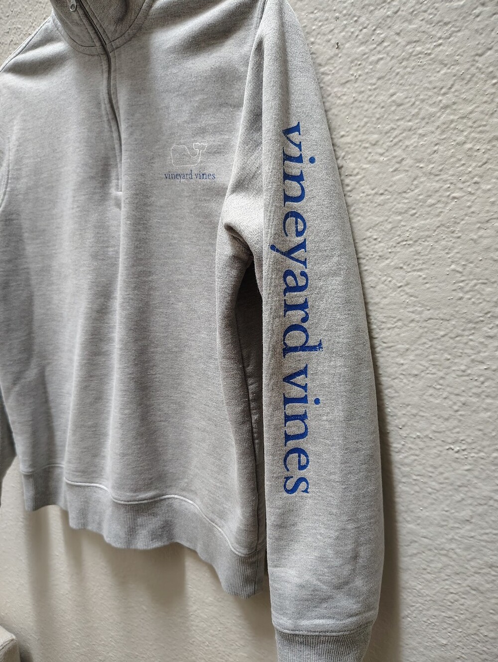 Vineyard Vines Gray Crewneck with White Whale Graphic